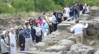 GAÜN Mimarlık Fakültesi Öğrencileri Tilmen Höyük Arkeolojik Parkı ve Yesemek Açık Hava Müzesi'ni Ziyaret Etti