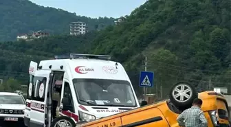 Trabzon'da ticari taksi kaza yaptı