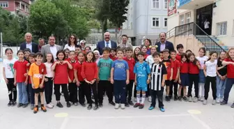 Amasya Gökmedrese Şehit Şenay Aybüke Yalçın İlkokulu öğrencisi, sınıf başkanı seçilmesi halinde Mahmut Demir'i okula davet etti