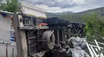 Çankırı'da tır şarampole devrildi: 1 ölü, 2 yaralı