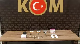 Manisa'da Motorlu Taşıtlar Sürücü Kursu Sınavında Kopya Düzeneği Yakalandı