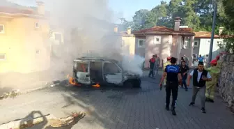 Marmaris'te Şahsın Evini ve Araçlarını Yakması Sonucu Yangın Çıktı