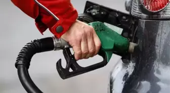 Araç sahiplerine güzel haber! Benzine gece yarısı 1 lira 38 kuruş indirim geldi