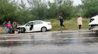 Kadirli'de Otomobil Çarpışması: 4 Yaralı