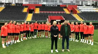 A Milli Kadın Futbol Takımı Erzincan'da antrenmanlarını sürdürüyor