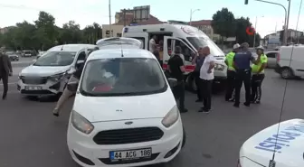 Ekip otosu zincirleme kazaya karıştı: 2'si polis 3 yaralı