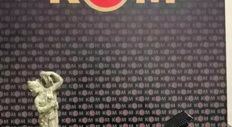 Kuşadası'nda Afrodit heykeli ve kurusıkı tabanca ele geçirildi