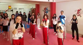 Çorum'un Sungurlu ilçesinde kızlar kick boks kursuna yoğun ilgi