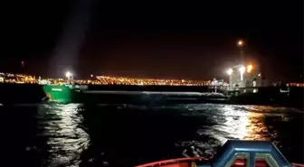Çanakkale Boğazı'nda Makine Arızası Yapan Gemi Karanlık Limana Demirletildi