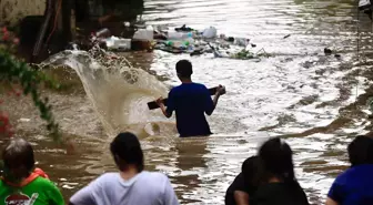 Filipinler'de Aghon Tayfunu: 3 kişi hayatını kaybetti, 7 kişi yaralandı