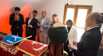 İmam-ı Azam Ebu Hanife Hazretleri'nin türbe örtüsü Bilecik'teki Şeyh Edebali Türbesi'ne serildi