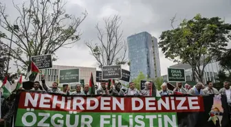 İsrail'in Filistin kampını bombalaması ABD Büyükelçiliği önünde protesto edildi