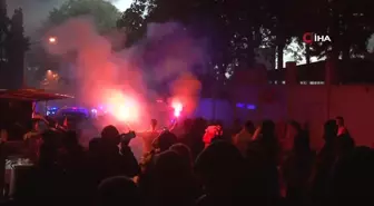 Şampiyon Galatasaray, Florya'da taraftarlarıyla buluştu