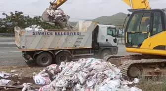 Elazığ'ın Sivrice ilçesinde çevre temizliği çalışmaları sürüyor