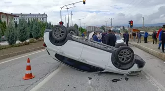 Yerköy'de minibüsle çarpışan otomobil devrildi: 4 yaralı