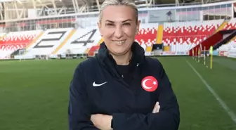 A Milli Kadın Futbol Takımı Azerbaycan maçı öncesi tam kadro antrenman yaptı