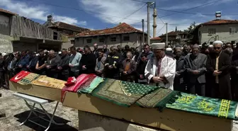 Burdur'da Nişan Törenine Giderken Kaza: Gelin Adayı ve Kardeşinin Cenazeleri Toprağa Verildi