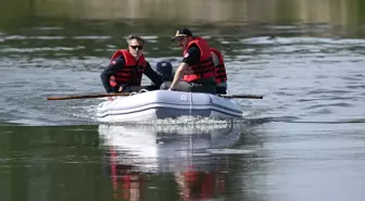 Edirne Belediyesi İtfaiye Müdürlüğü personelinin Meriç Nehri'nde eğitimleri sürüyor