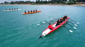 Adana'da Liseli Gençlerden Kürek Şampiyonasında Başarı