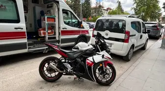 Bilecik'te Park Yerinden Yola Çıkan Sürücü Motosiklete Çarptı: 1 Yaralı