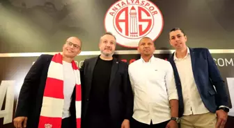 Antalyaspor, Alex de Souza ile 2 yıllık sözleşme imzaladı