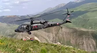 Tunceli'de Mantar Toplarken Kayalıklardan Düşen Kadın Helikopterle Hastaneye Sevk Edildi