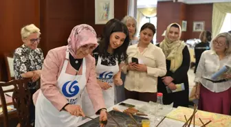 Türk Ebru Sanatı Bakü Büyükelçiliğinde Tanıtıldı