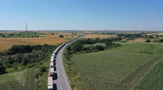 Hamzabeyli Sınır Kapısı'nda Yurt Dışına Çıkmak İçin Bekleyen Tırların Oluşturduğu Kuyruk