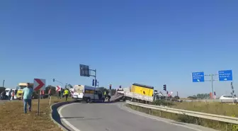 Tekirdağ'da Kamyonet Minibüs ve Midibüse Çarptı: 17 Yaralı