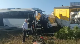 Tekirdağ'da fren arızalı kamyonetin çarptığı işçi servisinde 18 kişi yaralandı