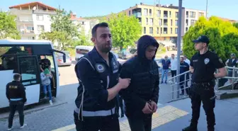 Zonguldak'ın Ereğli ilçesinde dolandırıcılık ve resmi belgede sahtecilik suçundan 8 şüpheli adliyeye sevk edildi