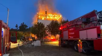 Denizli'de İki Katlı Binada Çıkan Yangında Bir Kişi Hayatını Kaybetti