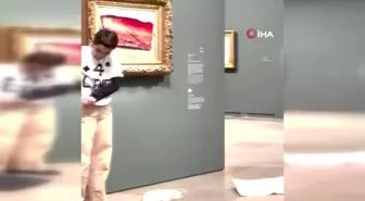 Fransız aktivistten Monet'in tablosuna küresel ısınma eylemi