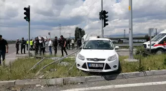 Kars'ta Otomobil ile Süt Taşıyan Kamyonetin Çarpışması Sonucu 5 Kişi Yaralandı