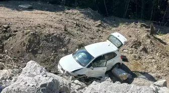 İnebolu'da şarampole uçan otomobilin sürücüsü yaralandı