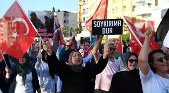 Kuşadası'da İsrail saldırılarına tepki yürüyüşü düzenlendi