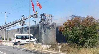 Silivri'de Boya İmalathanesinde Yangın Çıktı