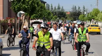 Eskişehir'de 'Temiz Hava İçin Otomobilsiz Bir Gün' Temalı Bisiklet Turu Düzenlendi