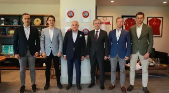 TFF Başkanı Mehmet Büyükekşi, EURO 2024 için Türk hakemlerle bir araya geldi