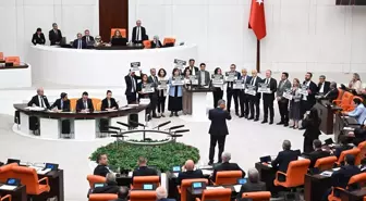 DEM Parti Milletvekilleri Hakkari Belediye Başkanının Görevden Alınmasını Protesto Etti