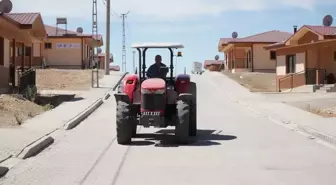 Adıyaman'da Depremzede Hak Sahiplerine Köy Evleri Teslim Ediliyor