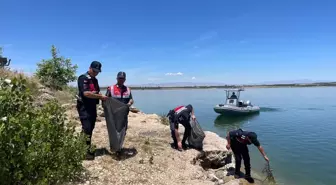 Malatya'da Jandarma Dalış Ekipleri Atık Maddeleri Topladı