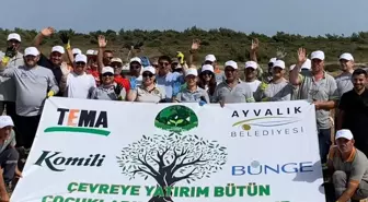 Ayvalık'ta Gönüllüler Çevre Temizliği Etkinliği Düzenledi