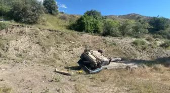 Elazığ'ın Palu ilçesinde otomobil şarampole devrildi, 1 kişi hayatını kaybetti