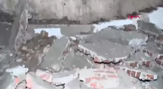 Fatih'te Tarihi Yapının İstinat Duvarı Çöktü