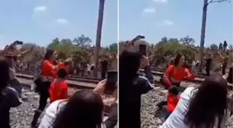 Raylarda selfie çekmek isteyen kadına tren çarptı! Feci şekilde can verdi
