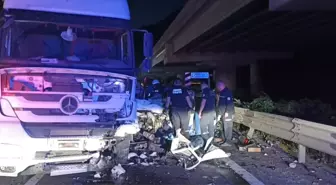 Adana'da Tırla Çarpışan Otomobilde 1 Kişi Hayatını Kaybetti