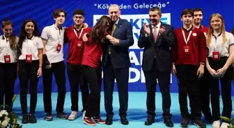 Cumhurbaşkanı Erdoğan'a sarılan öğrenci Nihal ve Bahar Candan'ın kardeşi çıktı