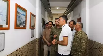 Hakkari Valisi Ali Çelik, Şemdinli ve Derecik ilçelerinde güvenlik güçlerini ziyaret etti