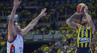 Anadolu Efes, Fenerbahçe Beko'yu mağlup ederek seride durumu 2-1'e getirdi